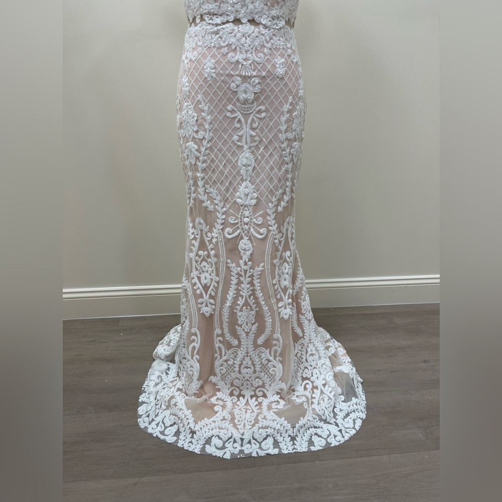 WHITE DRESS - Picture 3 of 6